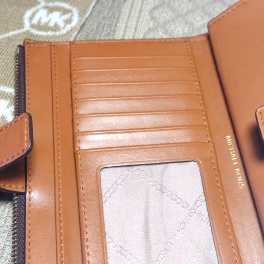 Michael Kors Sailor Woman Jet Set Travel Wallet - Picture 14 of 16